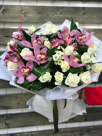 Букет цветов из: Розы и Хризантемы в Дружбе