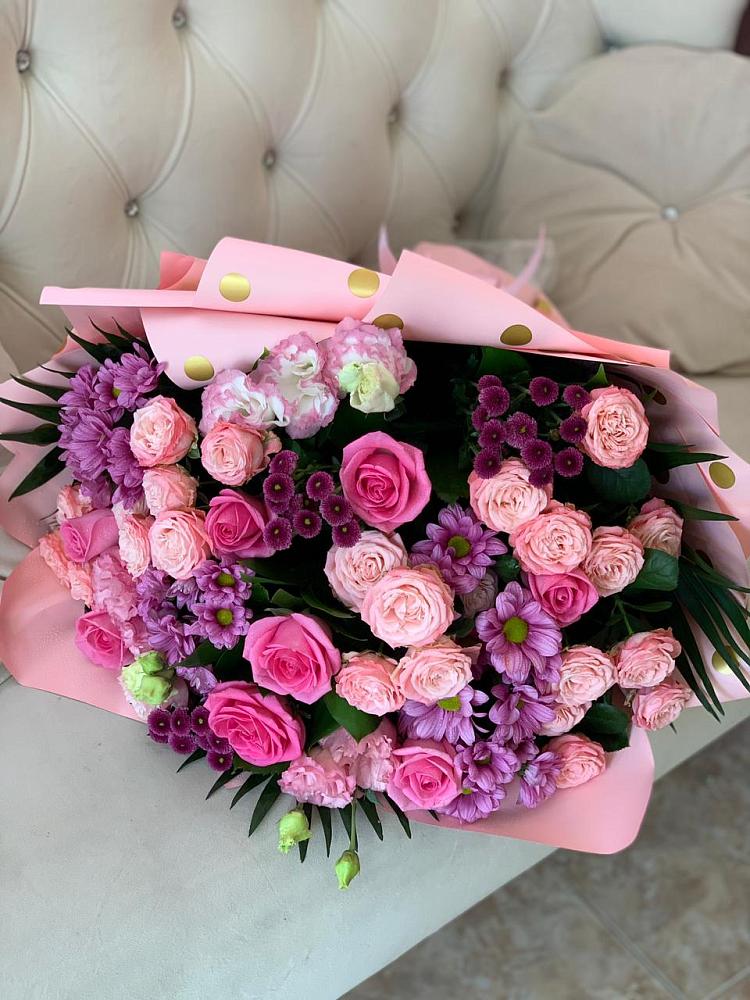 Букет цветов из: Хризантемы, Розы и Лизиантусы в Дружбе