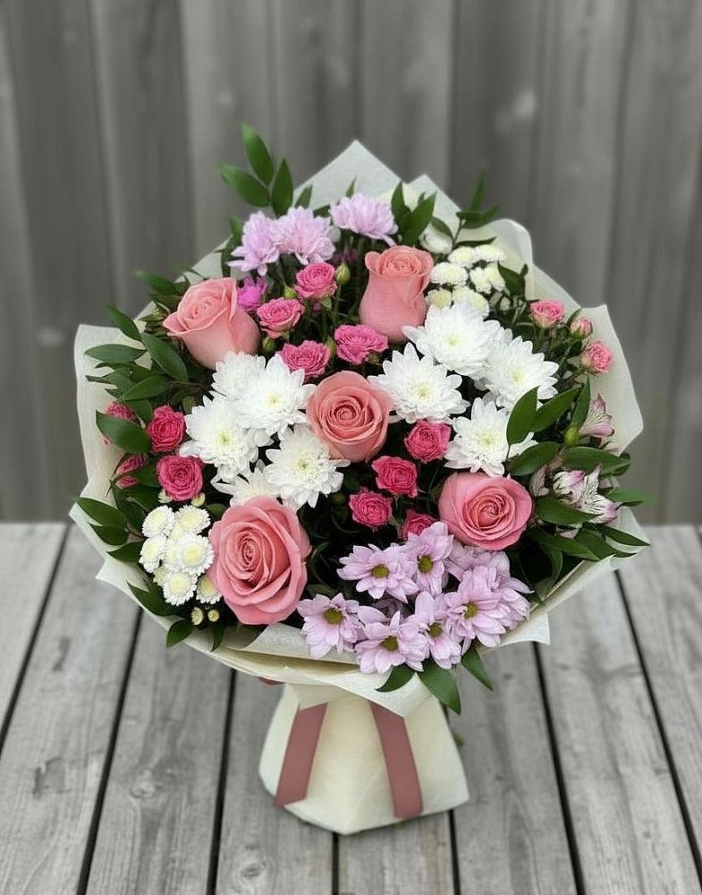 Букет цветов из: Альстромерии, Гвоздики, Розы и Хризантемы в Дружбе
