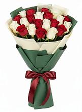 Букет Микс из красных и белых роз в Дружбе