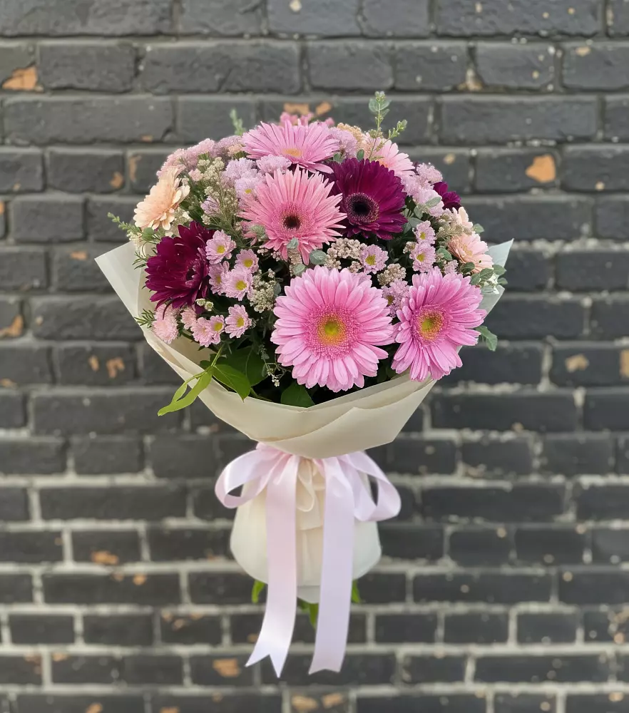 Букет цветов из: Герберы и Хризантемы в Дружбе