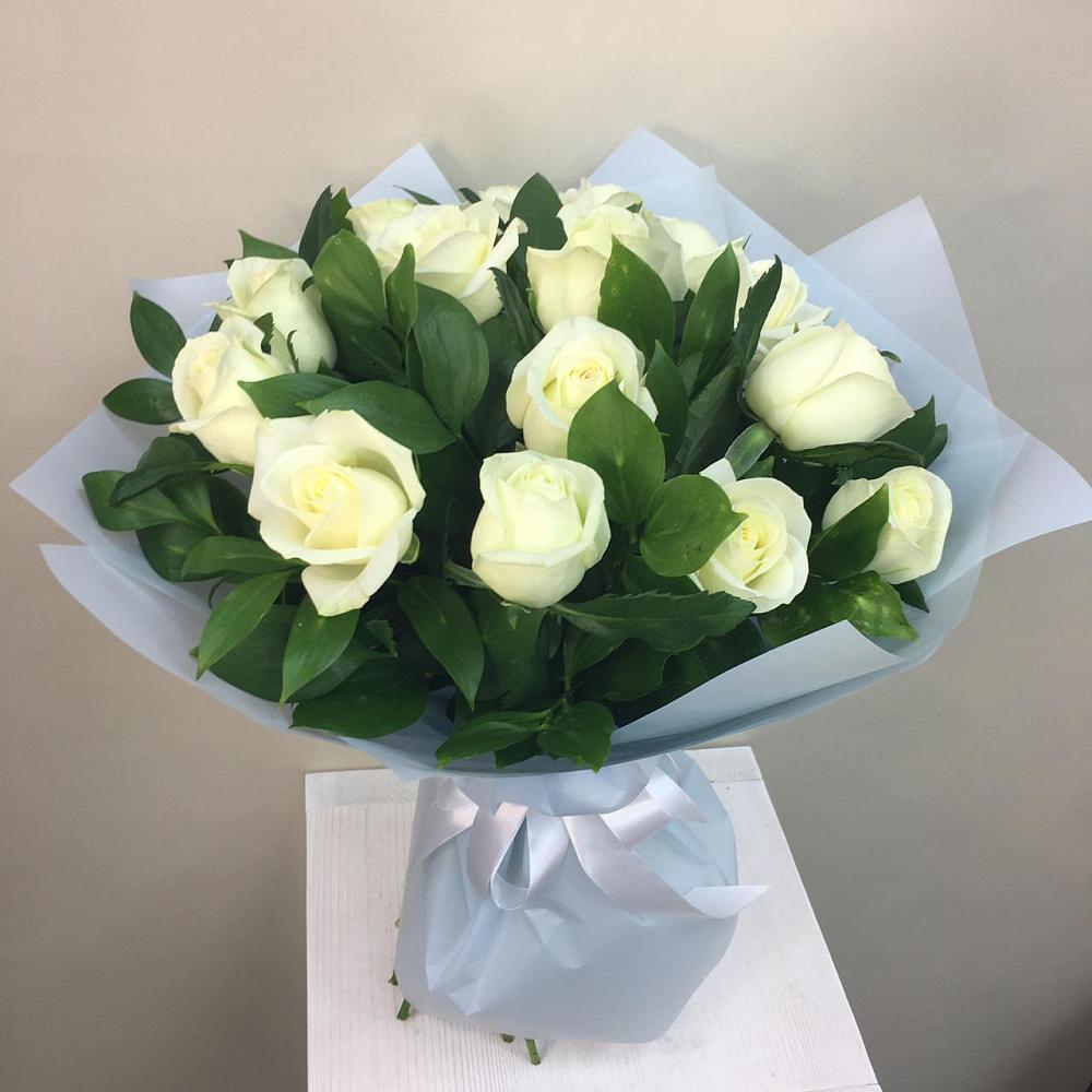 Букет 15 Белых роз Проуд в Дружбе