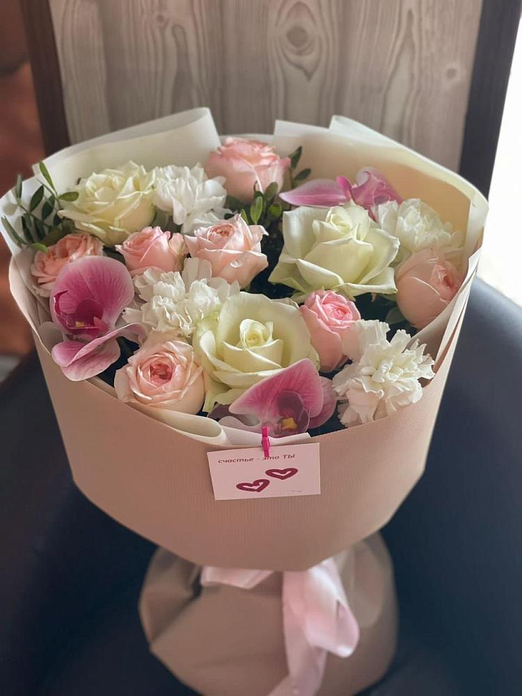 Букет цветов из: Орхидеи, Розы и Гвоздики в Дружбе