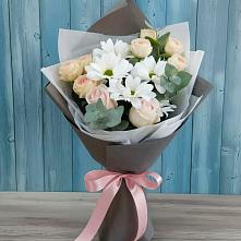 Букет цветов из:  Хризантемы и Розы в Дружбе