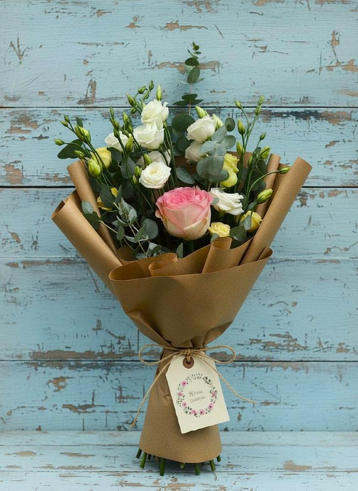 Букет цветов из: Розы и Лизиантусы в Дружбе