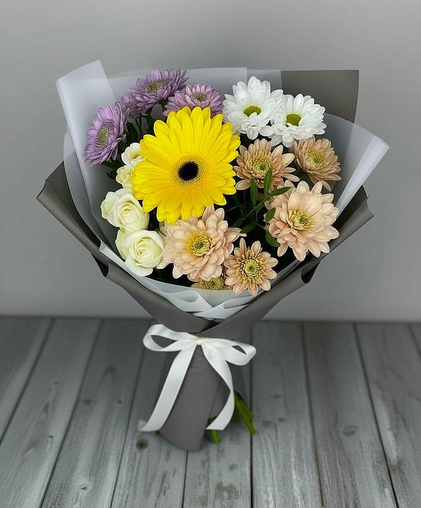 Букет цветов из: Розы, Герберы и Хризантемы в Дружбе