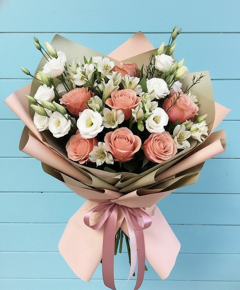 Букет цветов из: Розы, Альстромерии и Лизиантусы в Дружбе