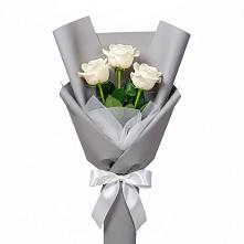 Букет 3 белые розы в Дружбе