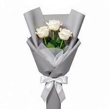 Букет 3 белые розы в Дружбе