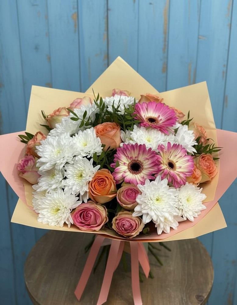 Букет цветов из: Розы, Герберы и Хризантемы в Дружбе