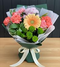 Букет цветов из:  Гвоздики, Розы, Герберы и Хризантемы в Дружбе