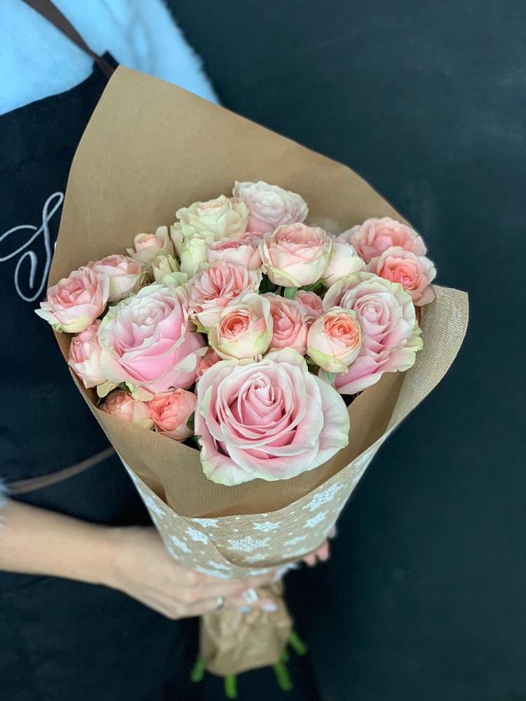 Букет цветов из: Хризантемы и Розы в Дружбе