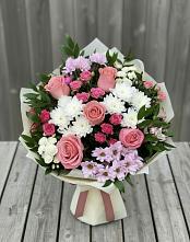 Букет цветов из:  Альстромерии, Гвоздики, Розы и Хризантемы в Дружбе
