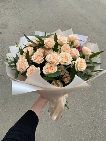 Букет Кремовые розы Латте в Дружбе