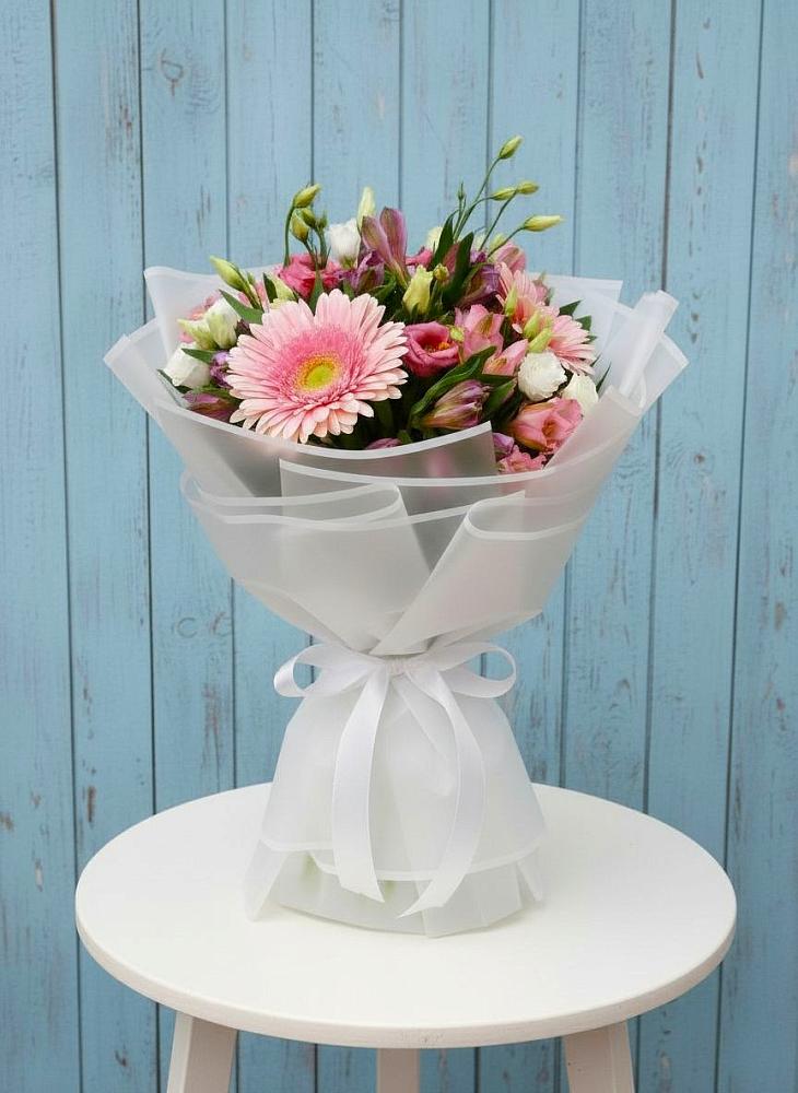 Букет цветов из: Герберы, Альстромерии и Лизиантусы в Дружбе