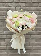 Букет цветов из:  Гвоздики, Розы, Лизиантусы и Хризантемы в Дружбе