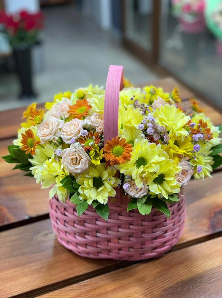 Цветочная композиция из Хризантемы и Розы в корзине в Дружбе