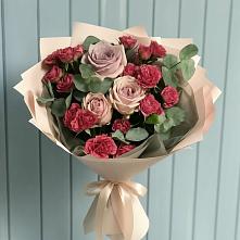 Букет цветов из:  Гвоздики и Розы в Дружбе