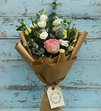 Букет цветов из:  Розы и Лизиантусы в Дружбе