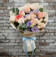 Букет цветов из:  Розы, Лизиантусы и Гвоздики #REPLACE_PRED# Дружбе
