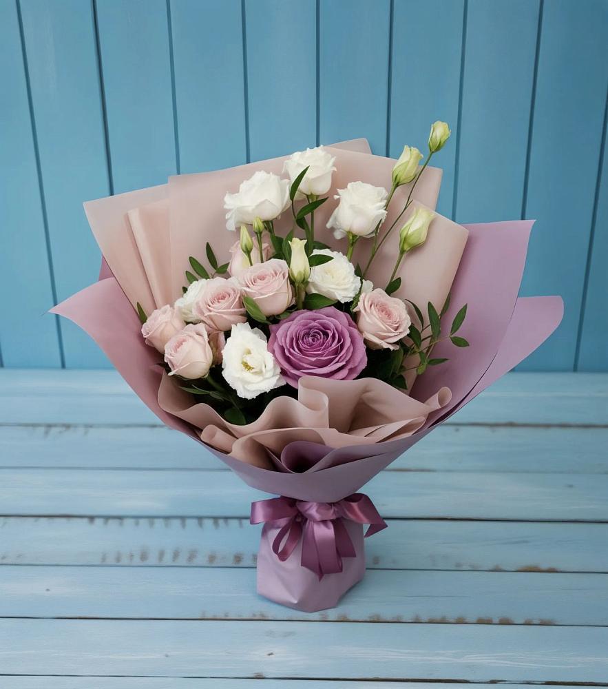 Букет цветов из: Розы и Лизиантусы в Дружбе